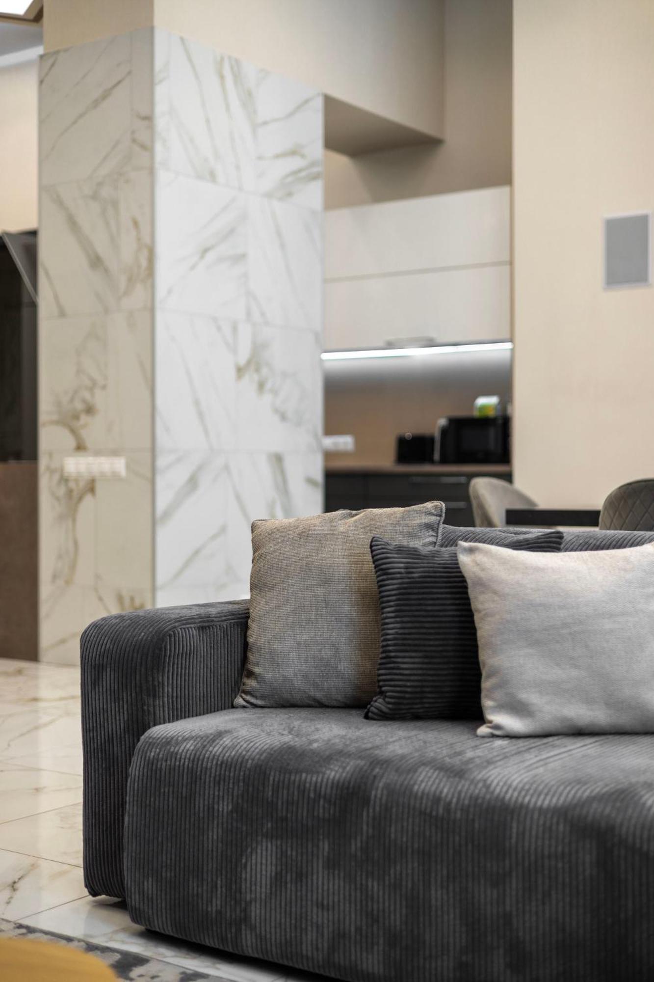 Extravagant & Modern Grand In The Center Of Apartment